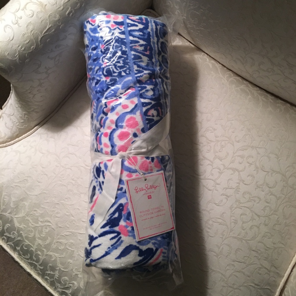 New Lilly Pulitzer 64” Round Towel Cliffside Garden - Picture 2 of 7